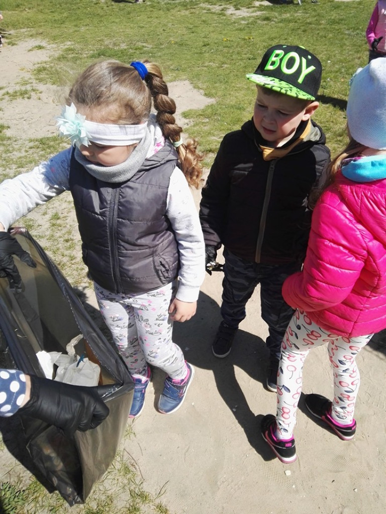 Porządki wokół przedszkola 