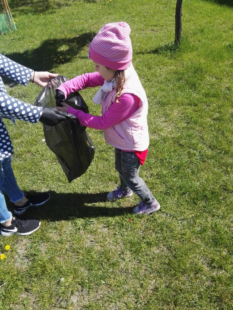 Porządki wokół przedszkola 