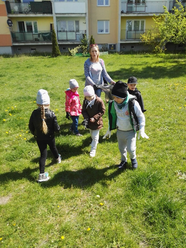 Porządki wokół przedszkola 