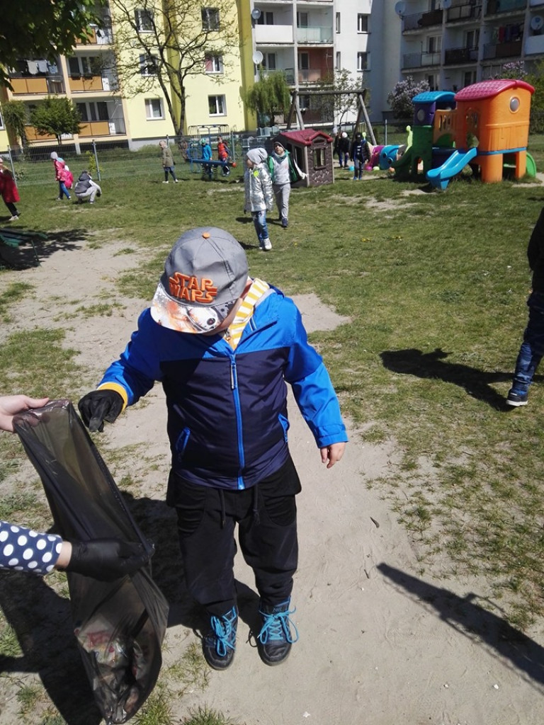 Porządki wokół przedszkola 