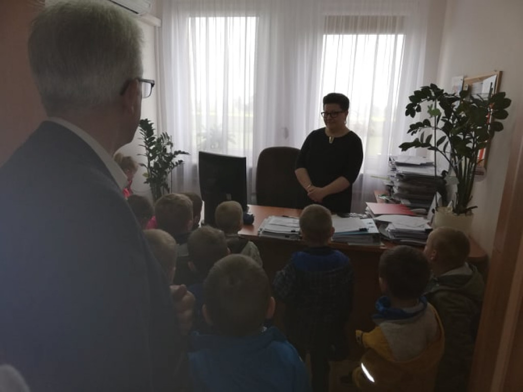 Przedszkolaki z wizytą w Urzędzie Gminy w Ulanie-Majoracie