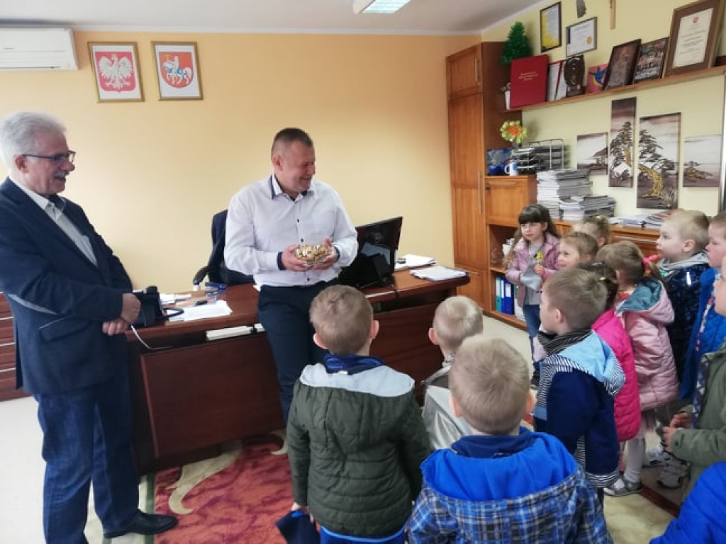 Przedszkolaki z wizytą w Urzędzie Gminy w Ulanie-Majoracie