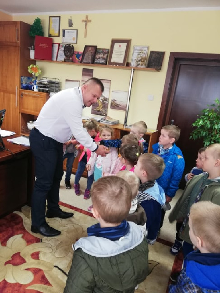 Przedszkolaki z wizytą w Urzędzie Gminy w Ulanie-Majoracie