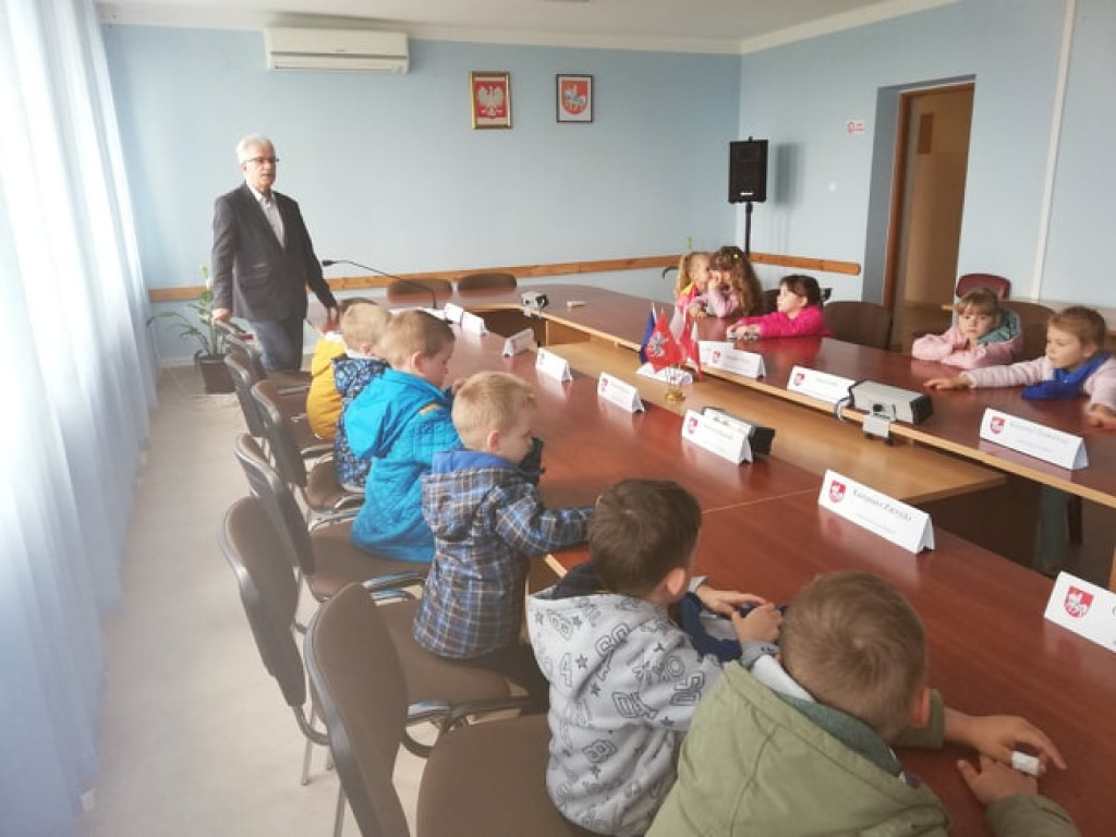 Przedszkolaki z wizytą w Urzędzie Gminy w Ulanie-Majoracie