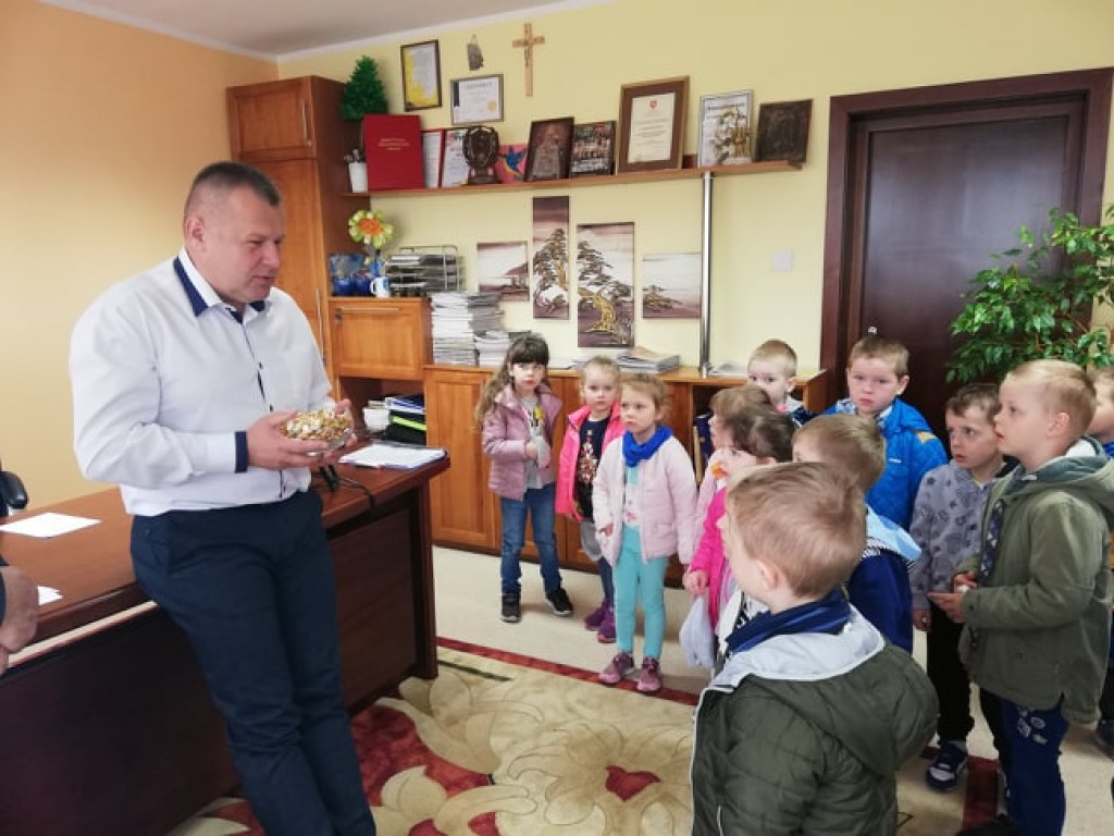 Przedszkolaki z wizytą w Urzędzie Gminy w Ulanie-Majoracie