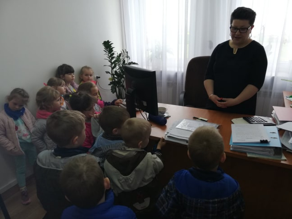 Przedszkolaki z wizytą w Urzędzie Gminy w Ulanie-Majoracie