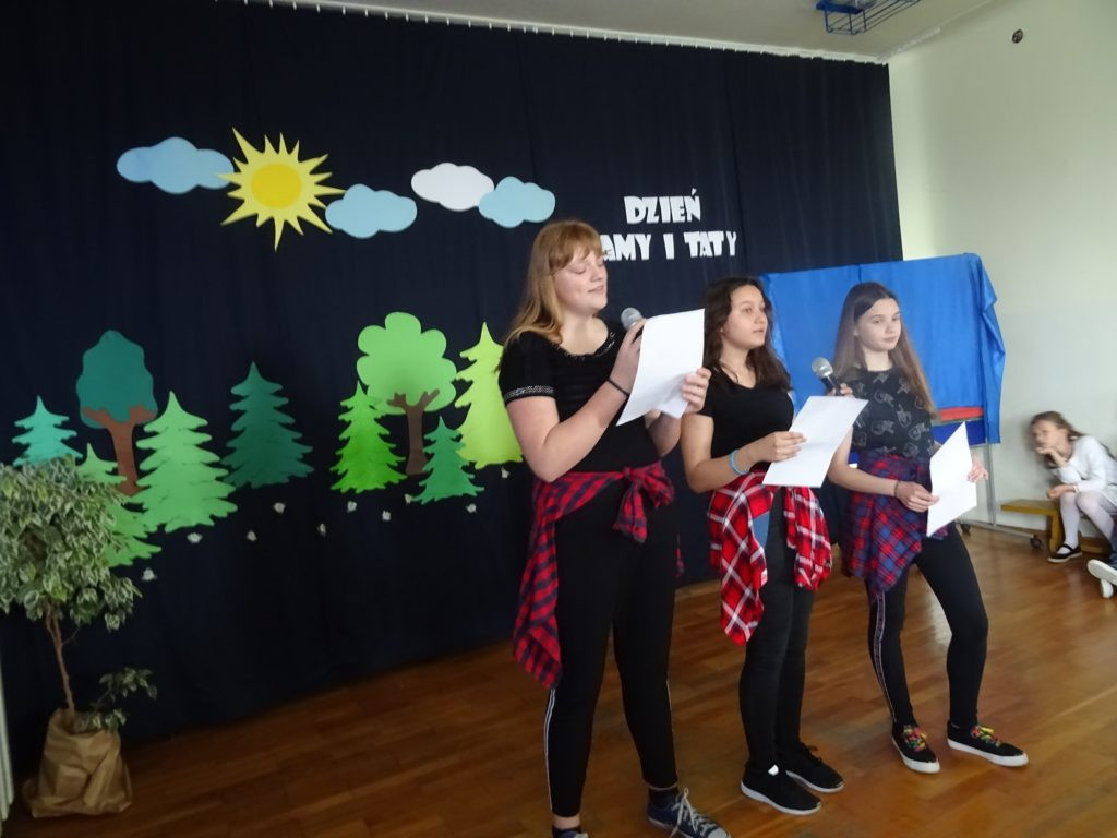 Dzień Mamy i Taty w SP w Zakrzewie