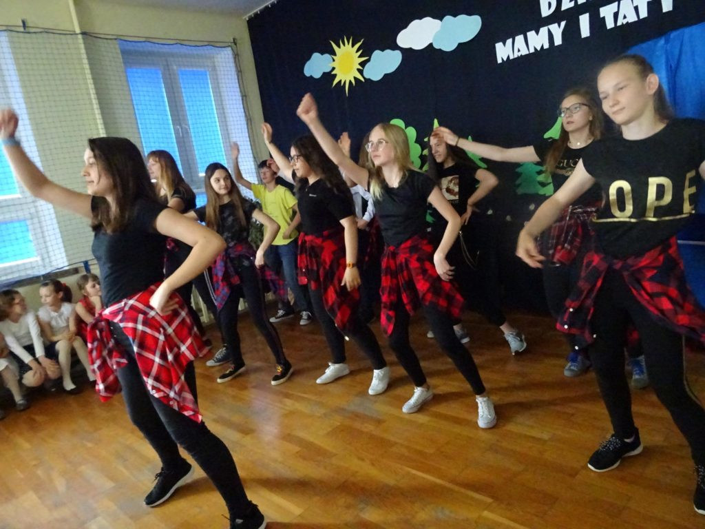 Dzień Mamy i Taty w SP w Zakrzewie