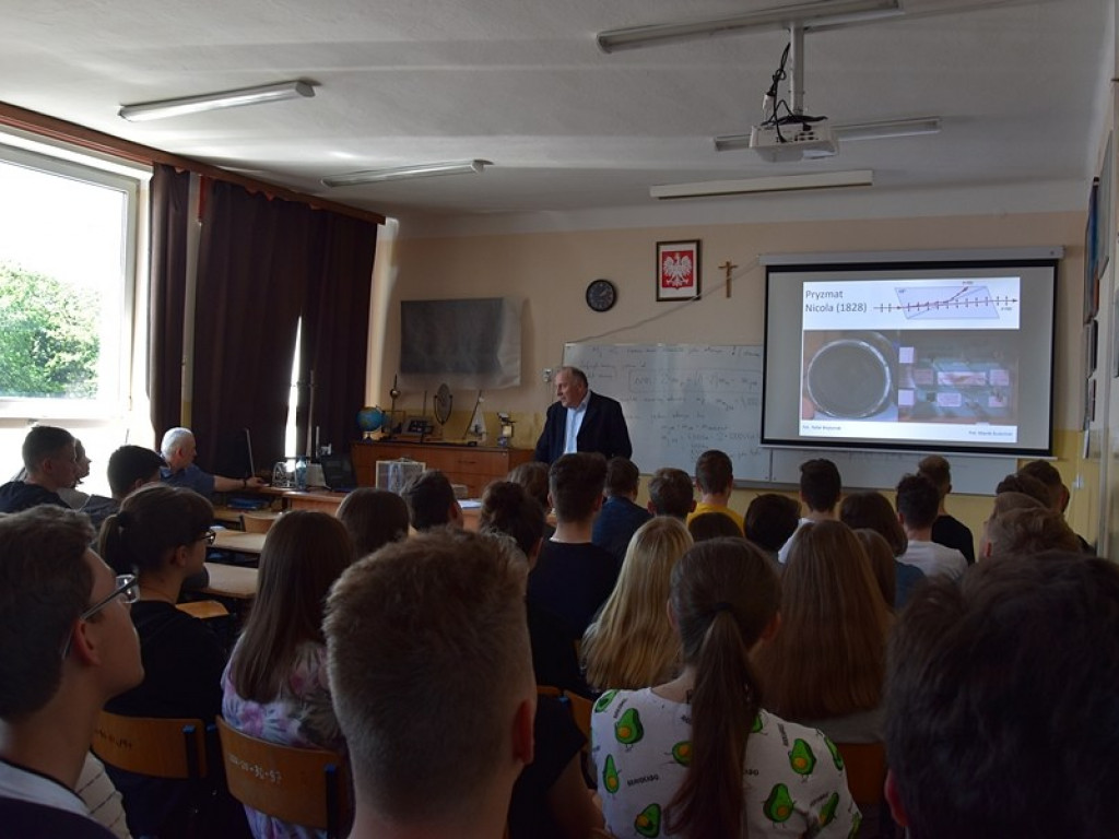 Wykład w LO naukowca z UMCS