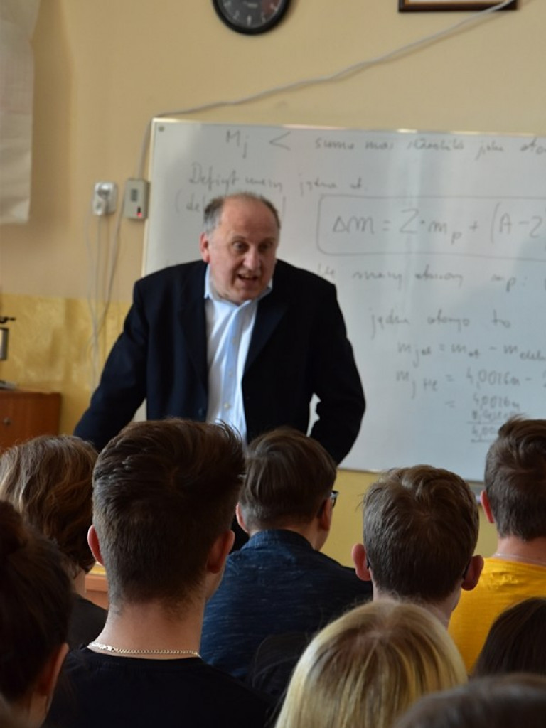 Wykład w LO naukowca z UMCS