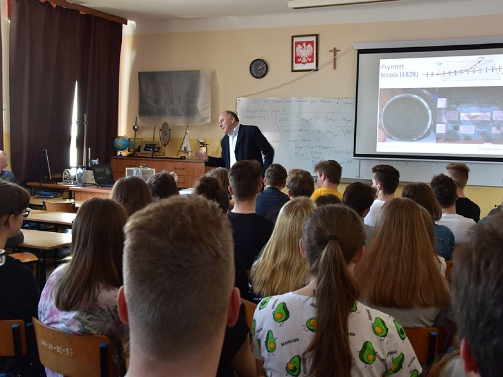 Wykład w LO naukowca z UMCS