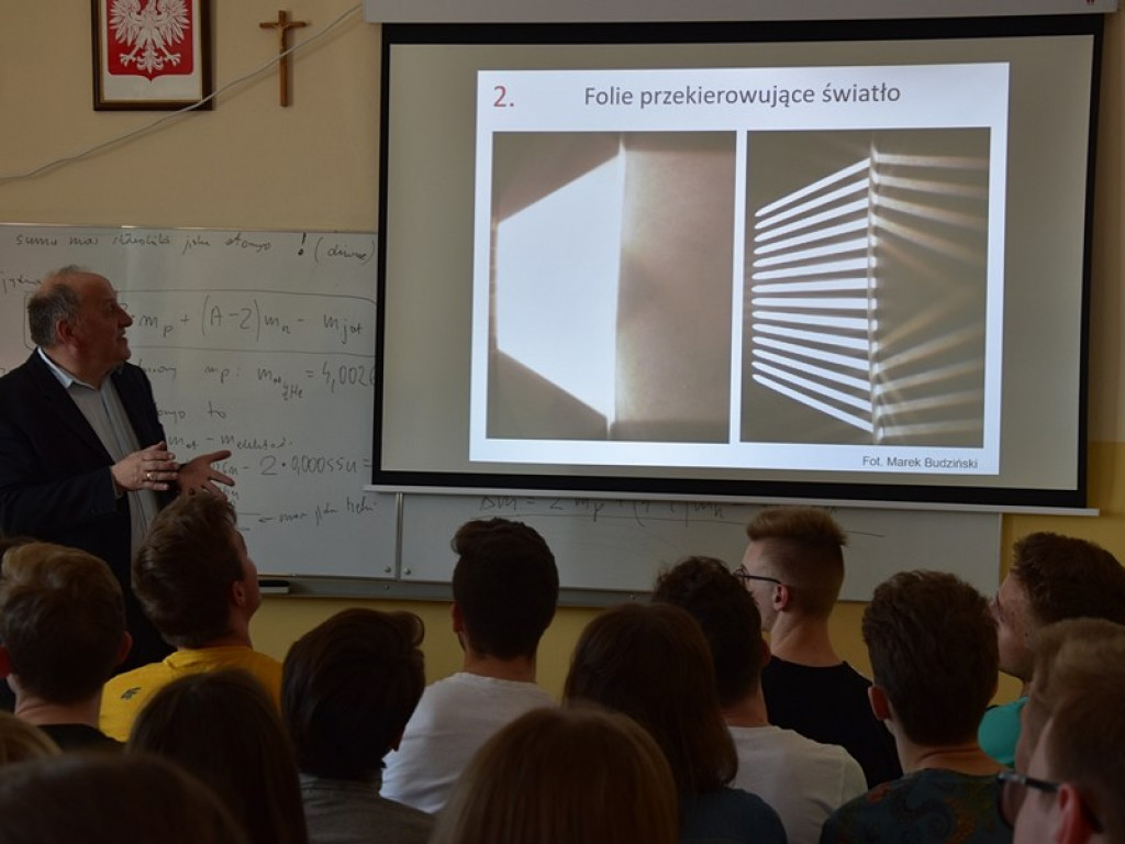 Wykład w LO naukowca z UMCS