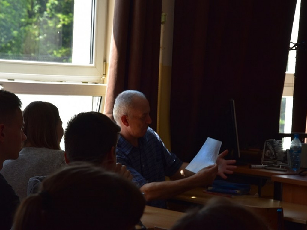 Wykład w LO naukowca z UMCS