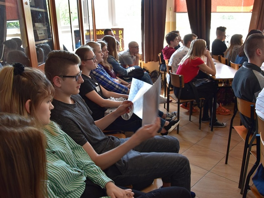 Wykład w LO naukowca z UMCS