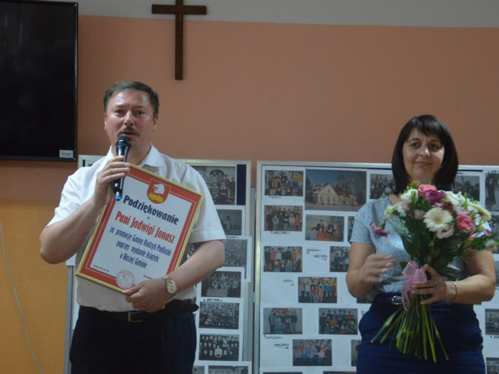 Promocja książki o historii szkoły w Brzostówcu
