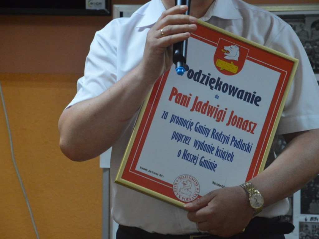 Promocja książki o historii szkoły w Brzostówcu