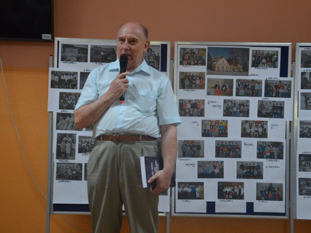 Promocja książki o historii szkoły w Brzostówcu