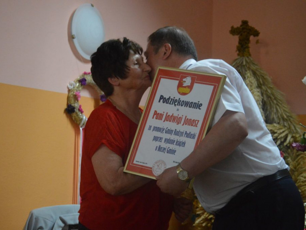 Promocja książki o historii szkoły w Brzostówcu