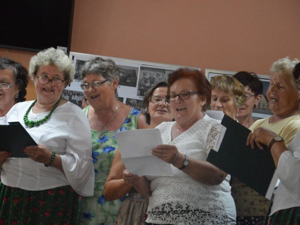 Promocja książki o historii szkoły w Brzostówcu