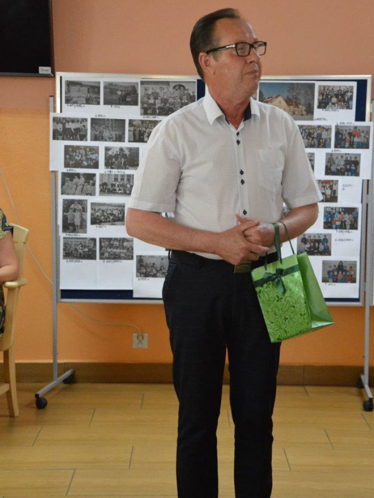 Promocja książki o historii szkoły w Brzostówcu