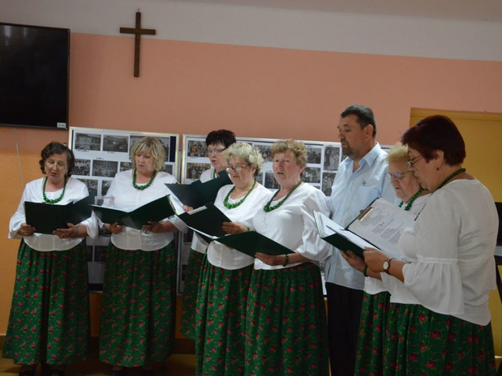 Promocja książki o historii szkoły w Brzostówcu