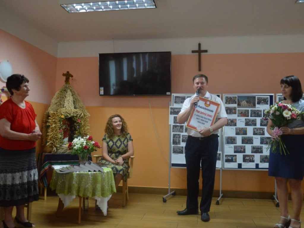 Promocja książki o historii szkoły w Brzostówcu