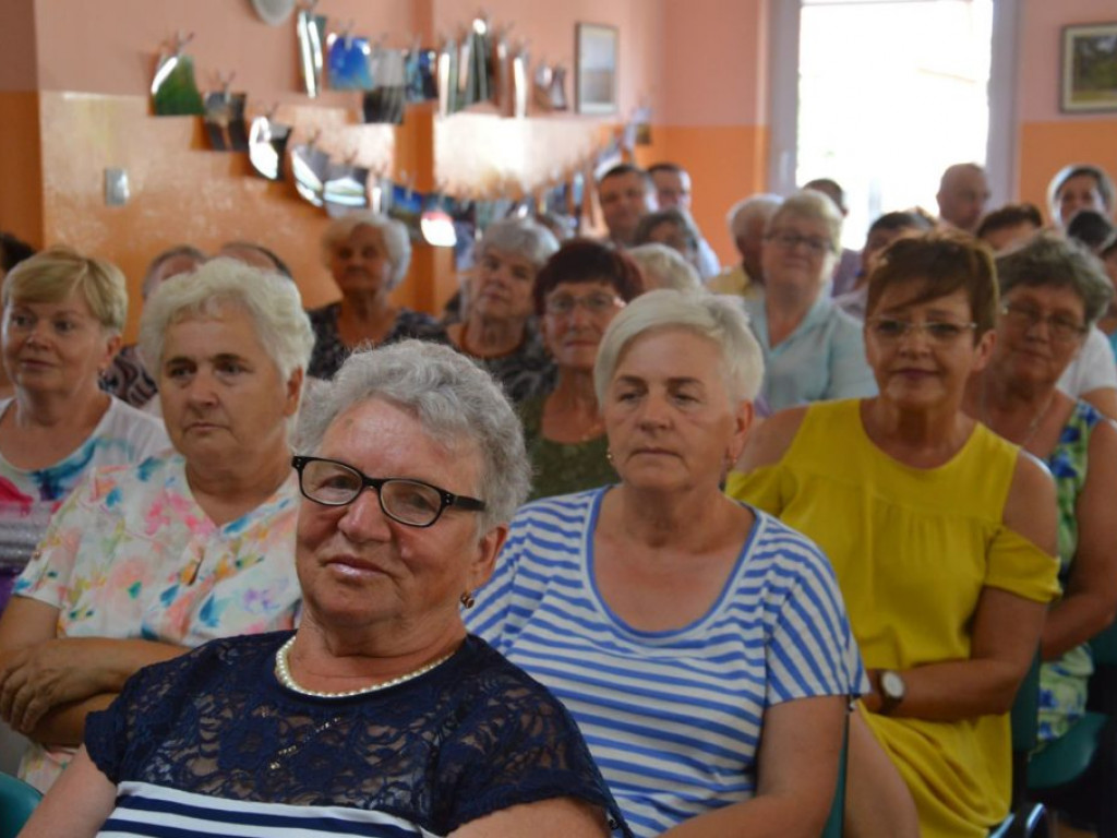 Promocja książki o historii szkoły w Brzostówcu