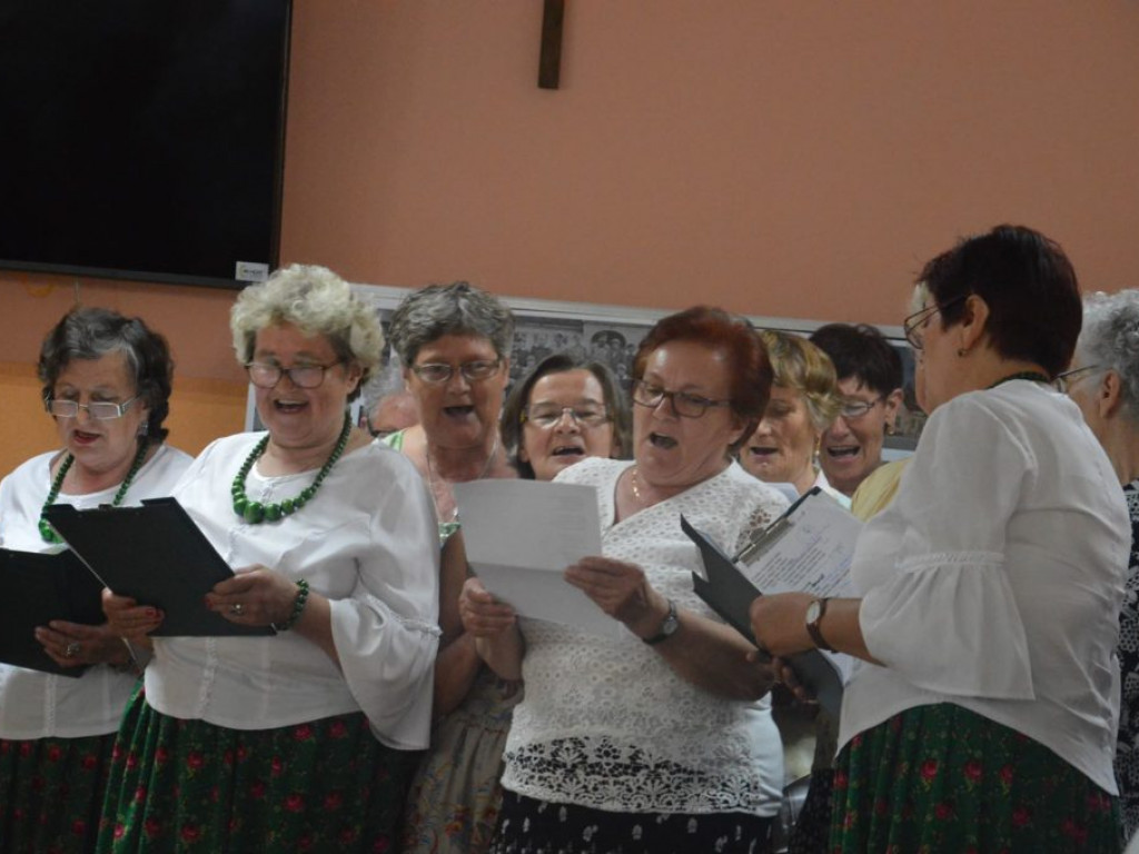 Promocja książki o historii szkoły w Brzostówcu