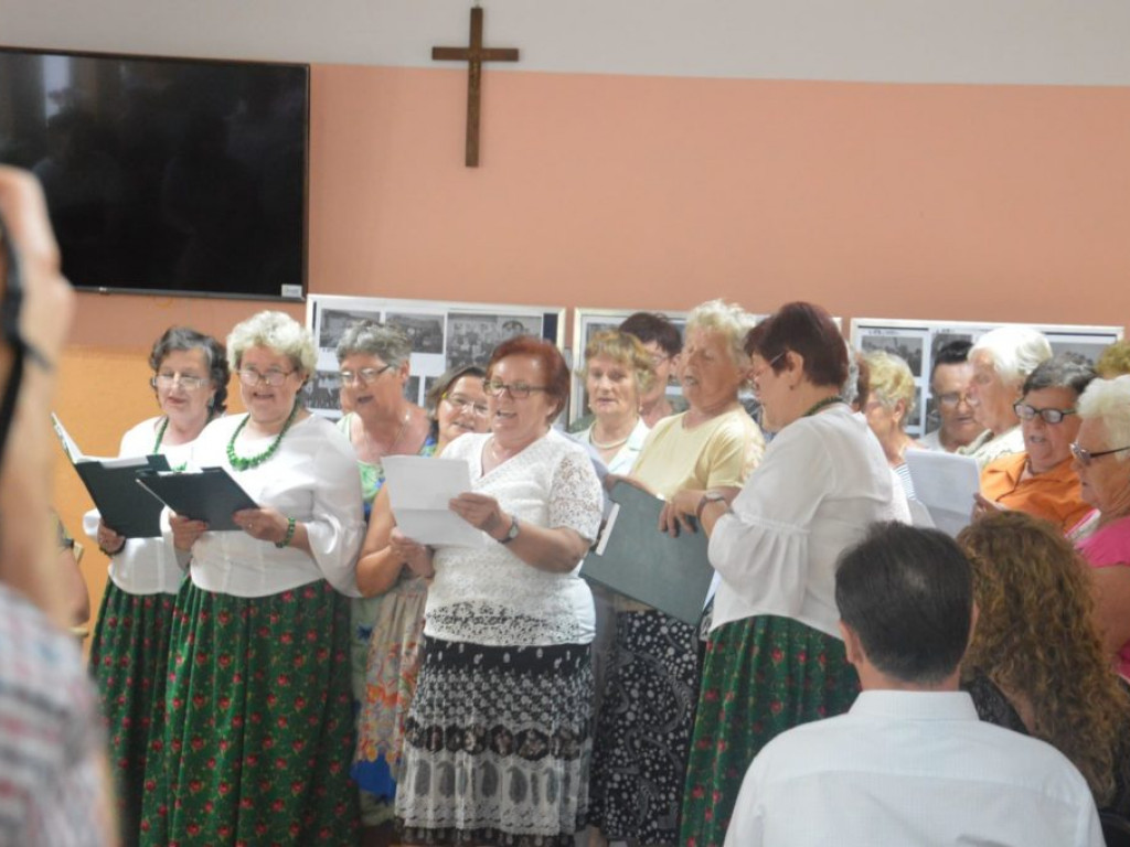 Promocja książki o historii szkoły w Brzostówcu