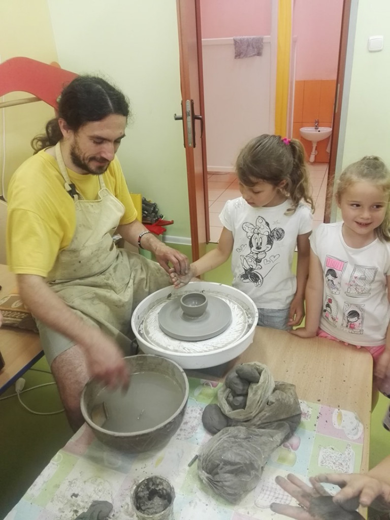 Warsztaty garncarskie w przedszkolu 