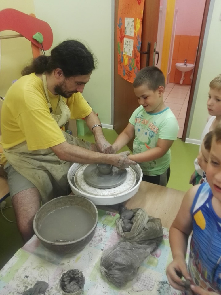 Warsztaty garncarskie w przedszkolu 
