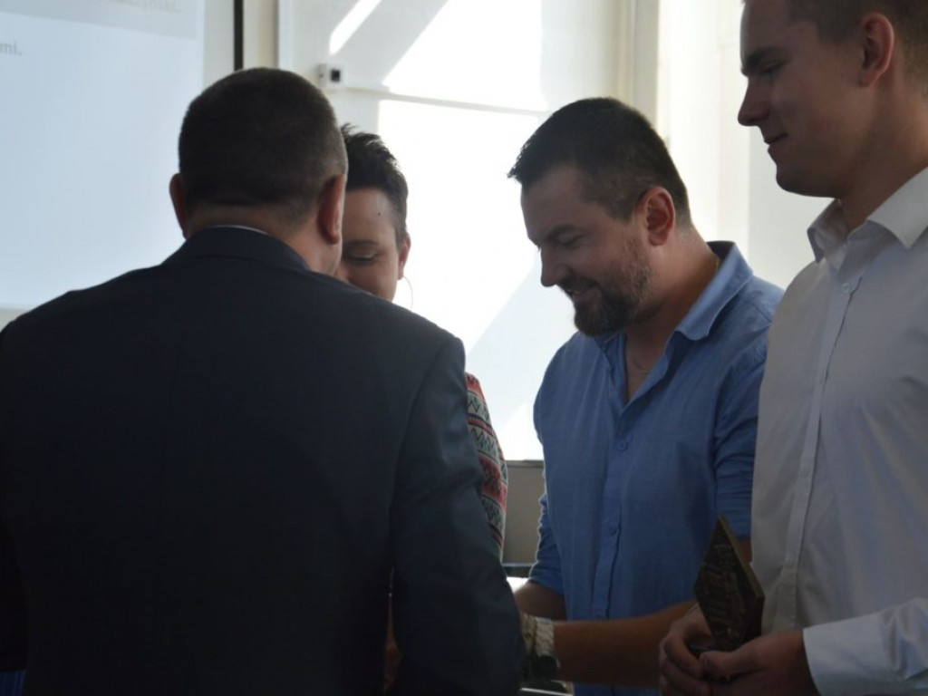 Uczniowie wyróżnieni na sesji Rady Powiatu