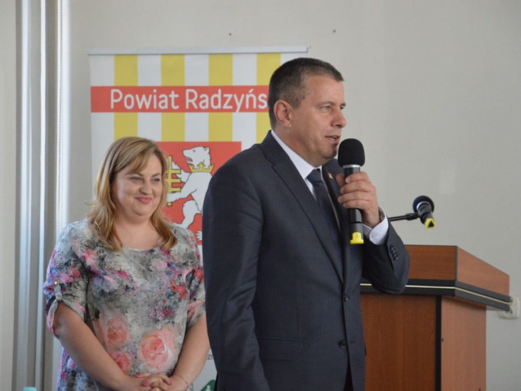 Uczniowie wyróżnieni na sesji Rady Powiatu