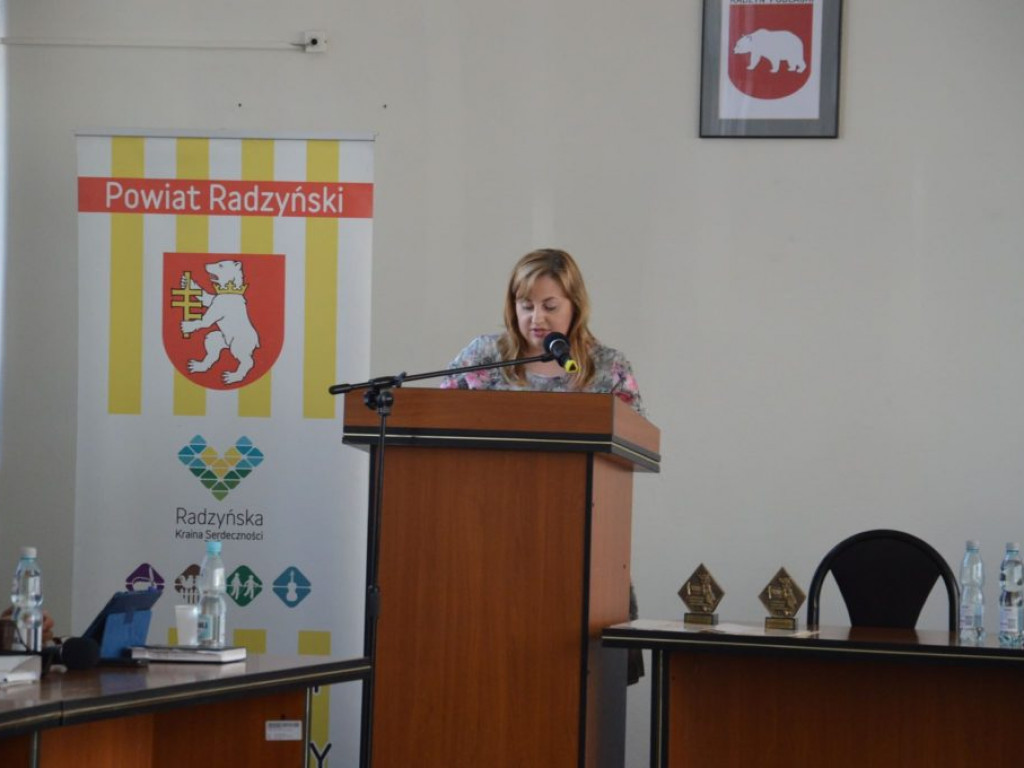 Uczniowie wyróżnieni na sesji Rady Powiatu