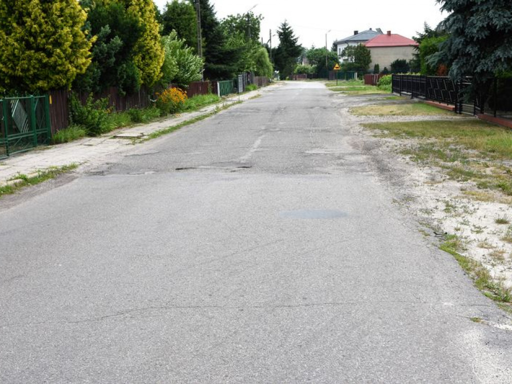 Podpisana umowa na przebudowę drogi w Kąkolewnicy
