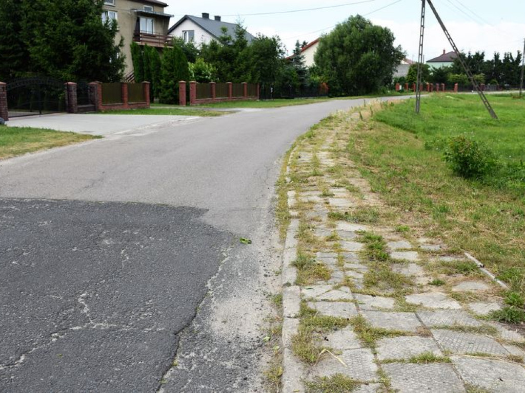 Podpisana umowa na przebudowę drogi w Kąkolewnicy