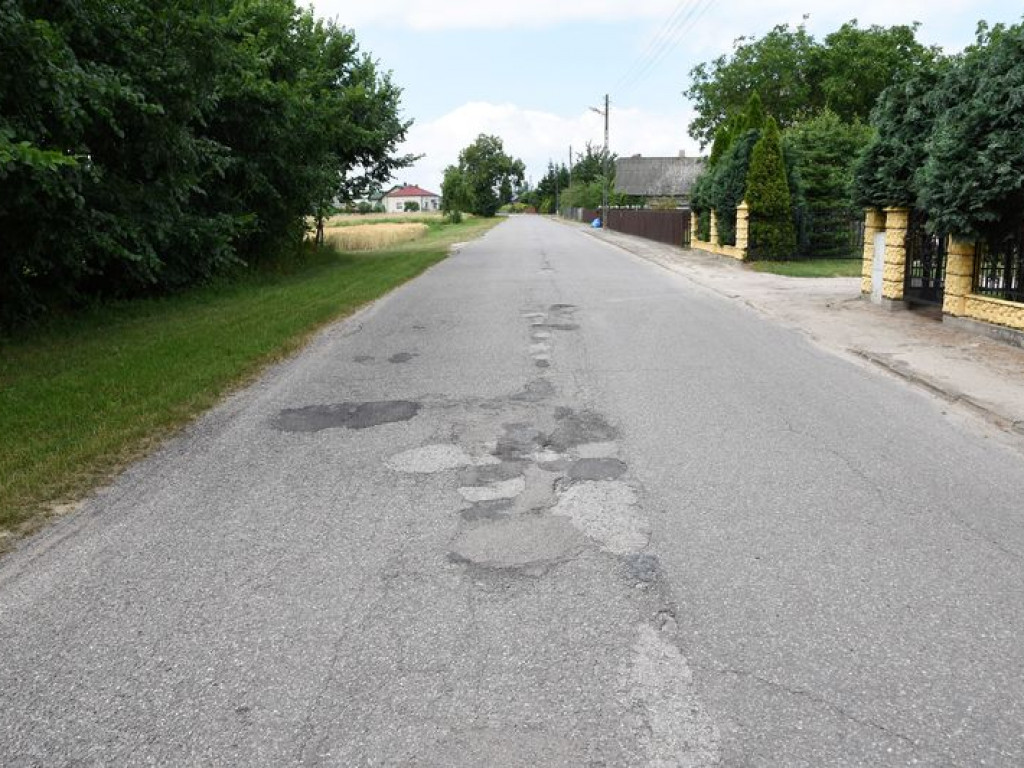 Podpisana umowa na przebudowę drogi w Kąkolewnicy