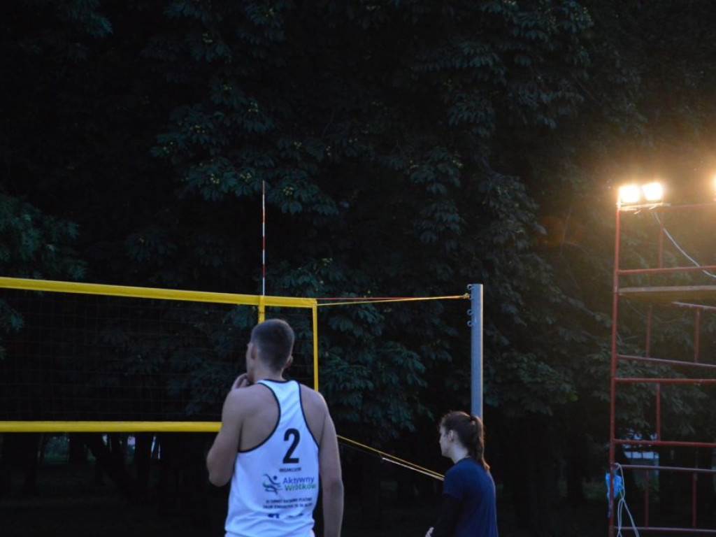 Nocny turniej siatkówki