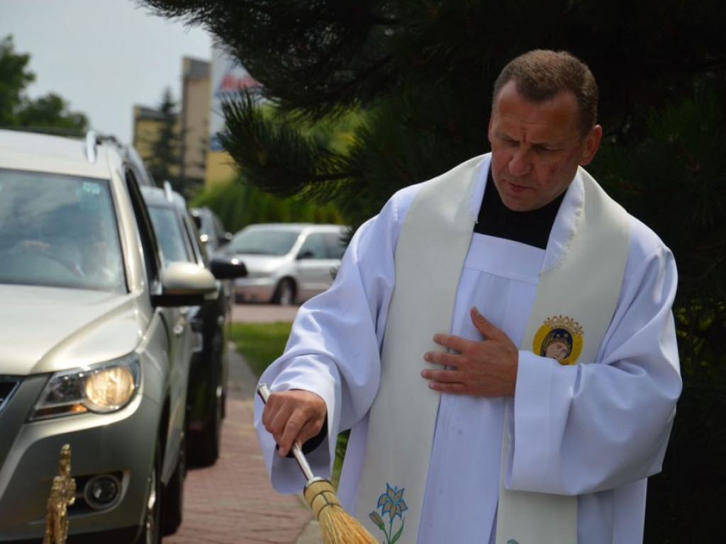 Święcenie pojazdów w parafii MBNP