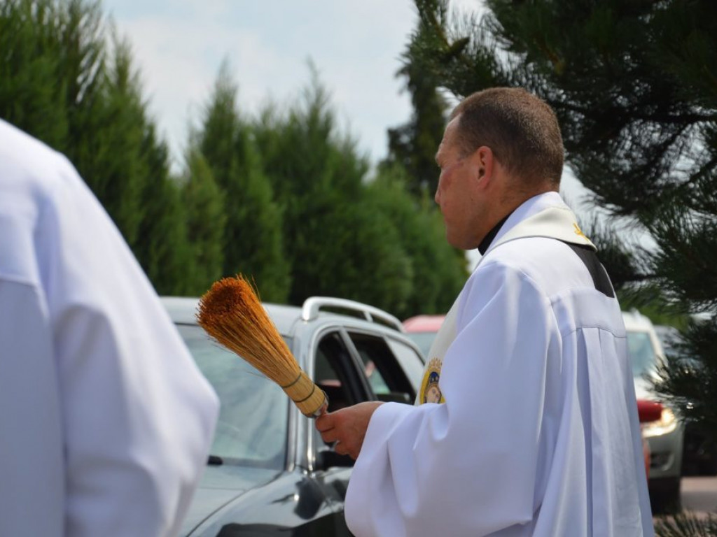 Święcenie pojazdów w parafii MBNP
