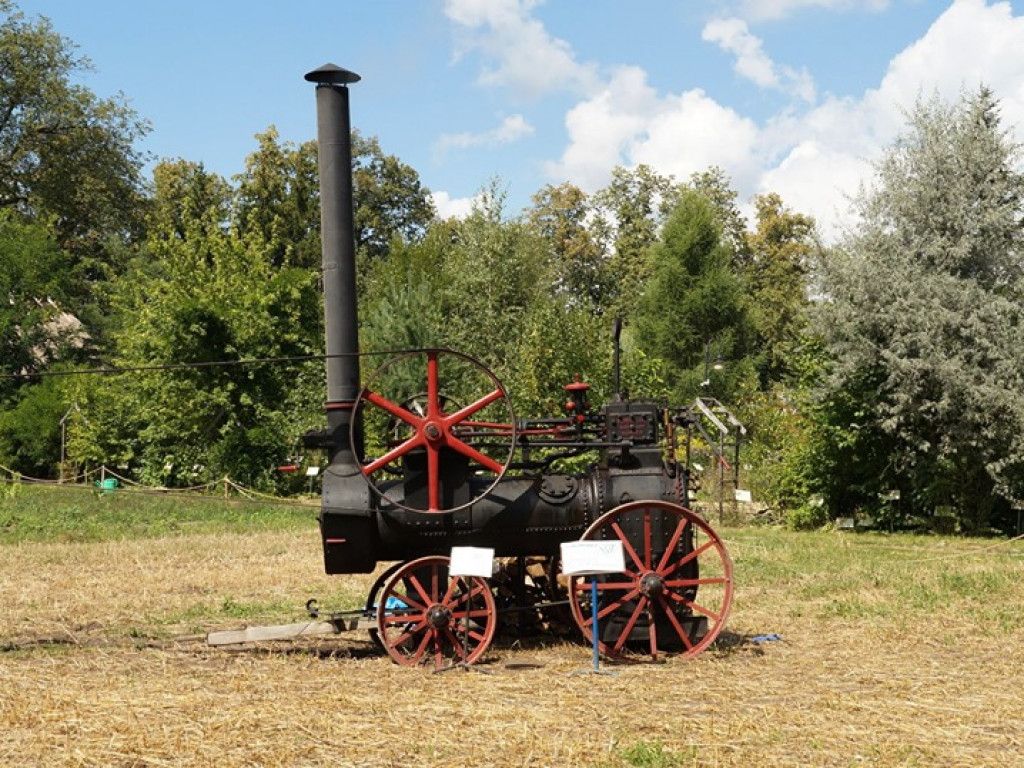 Muzeum Rolnictwa w Ciechanowcu: maszyny rolnicze - zdjęcia