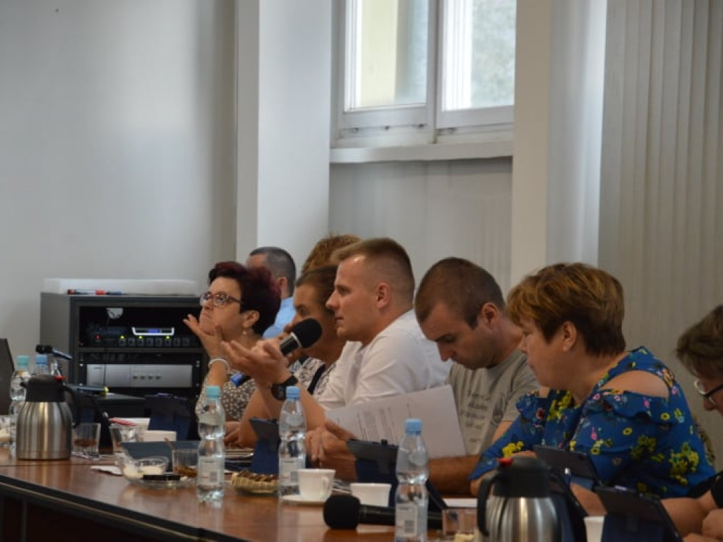 Sesja Rady Gminy - sprawozdanie wójta i uchwały