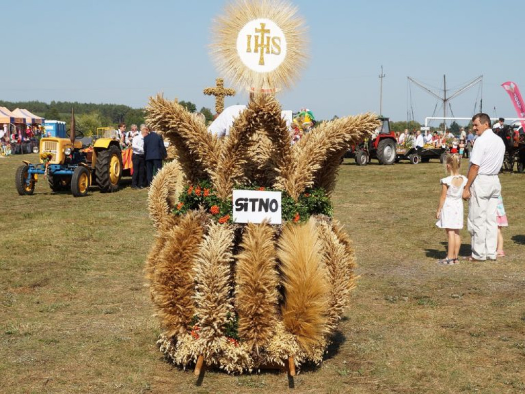 Dożynki gminno-powiatowe w Woli Osowińskiej - zdjęcia