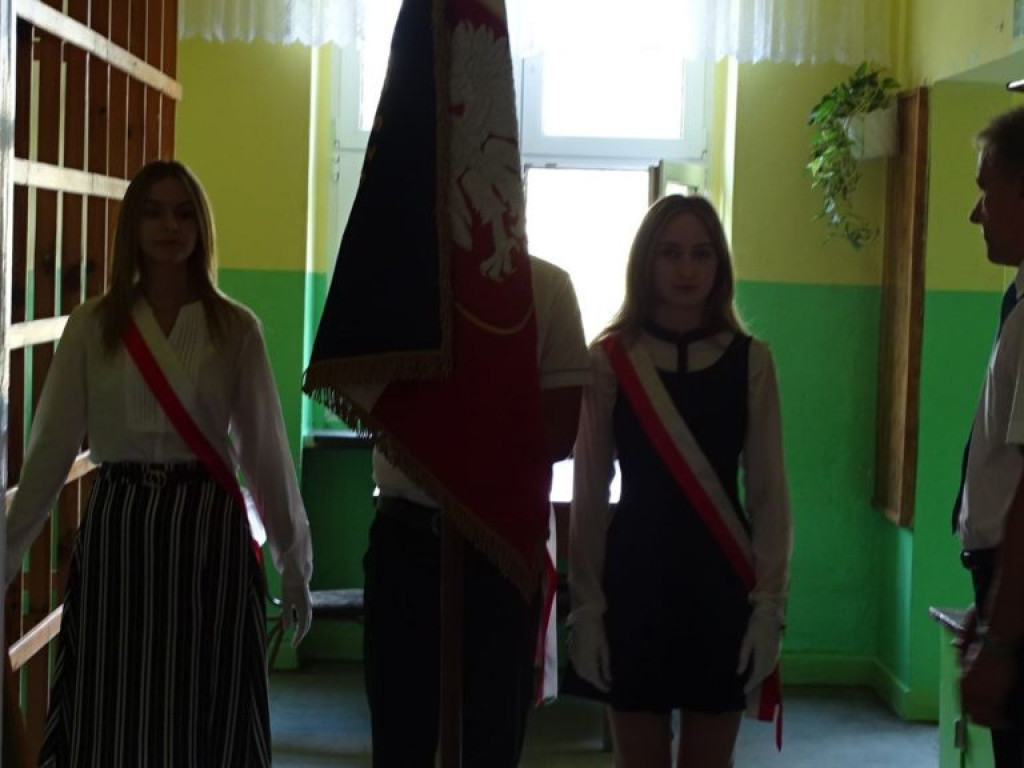 Rozpoczęcie roku szkolnego w LO w Komarówce P. - zdjęcia