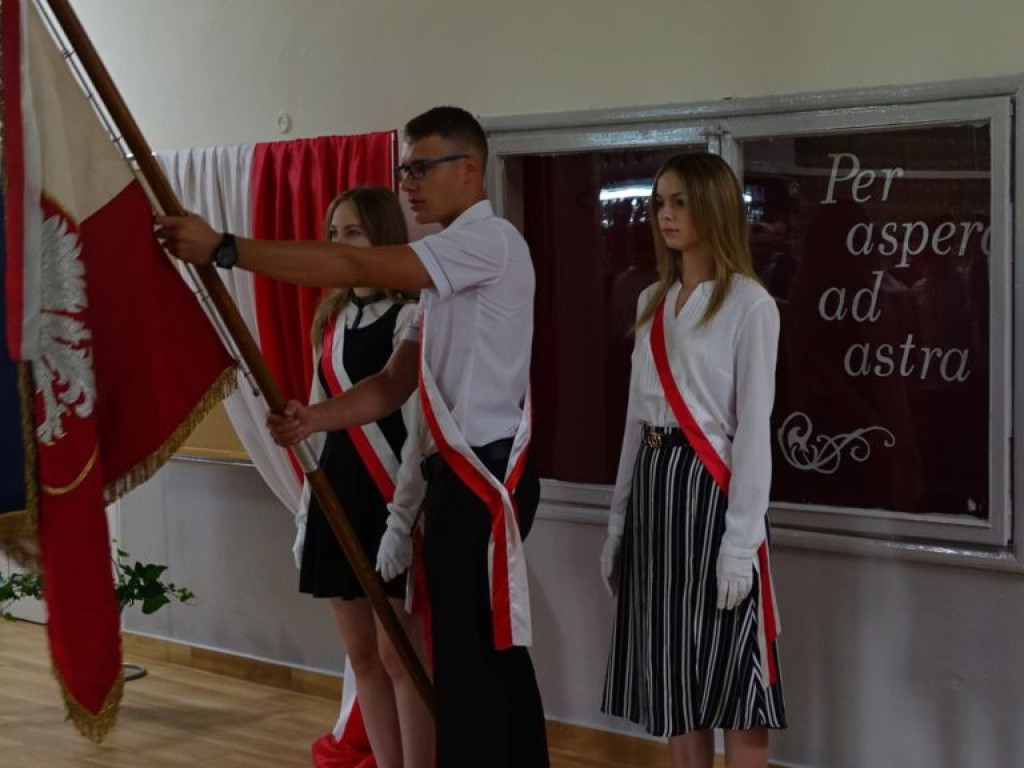Rozpoczęcie roku szkolnego w LO w Komarówce P. - zdjęcia