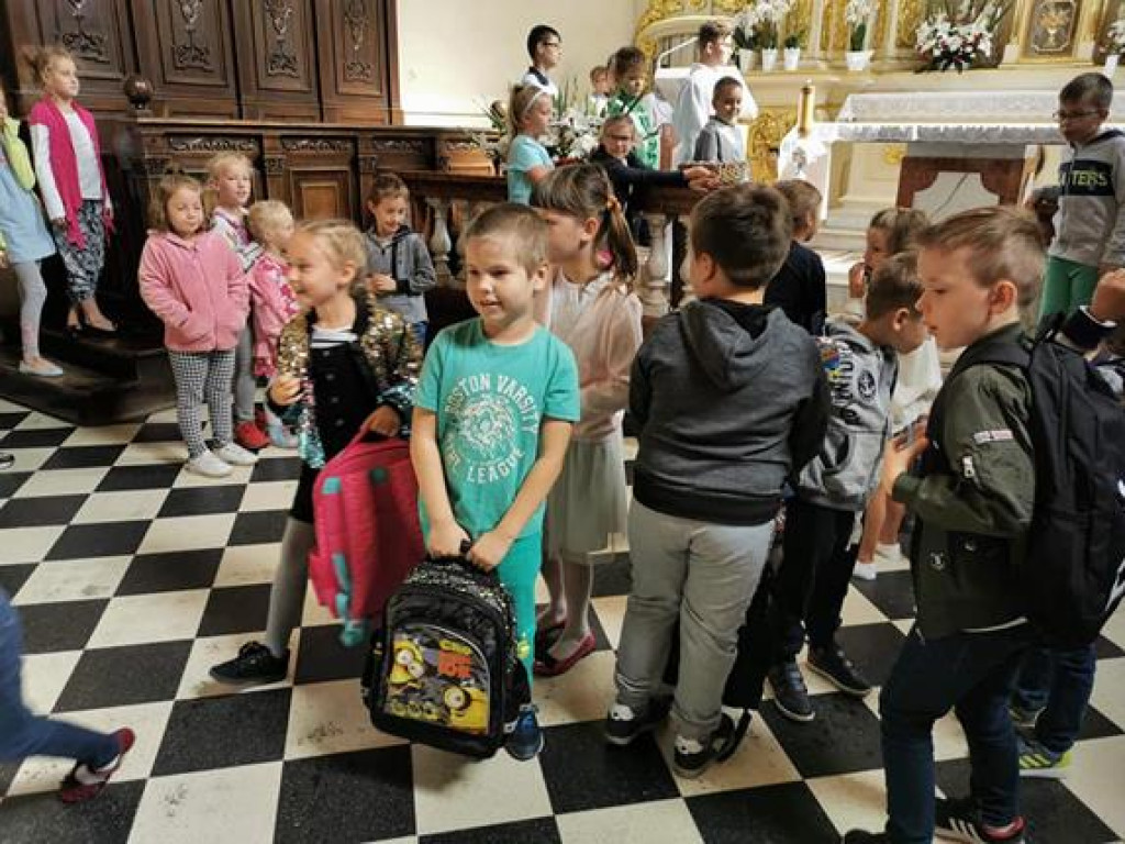 Poświęcenie plecaków w ramach Tygodnia Wychowania