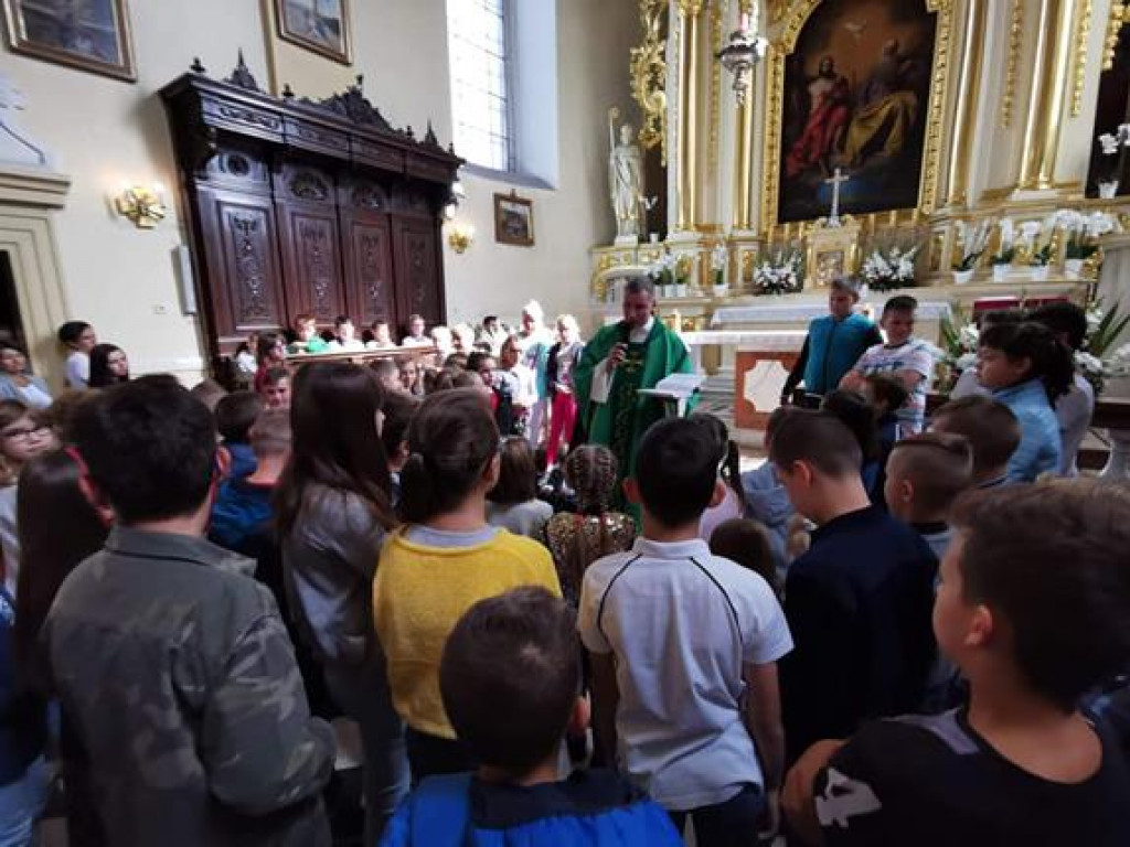 Poświęcenie plecaków w ramach Tygodnia Wychowania
