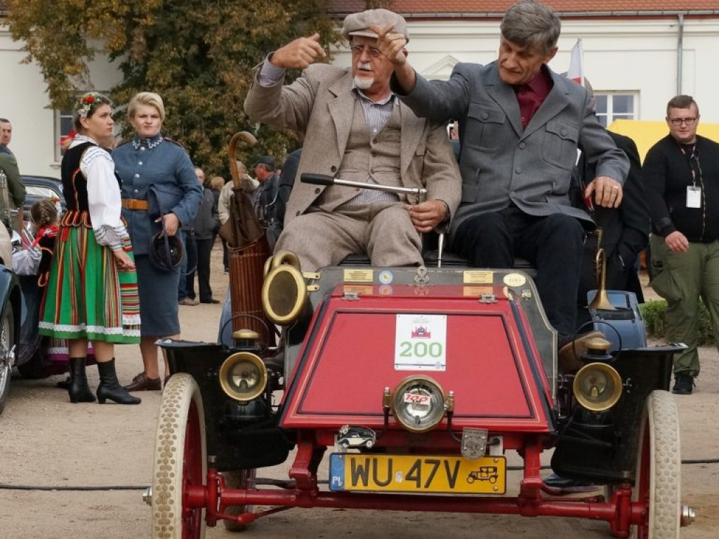 Pokaz starych samochodów w Korczewie - zdjęcia