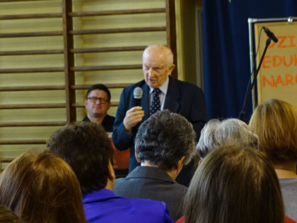 Dzień Edukacji Narodowej w LO w Komarówce Podl. - zdjęcia