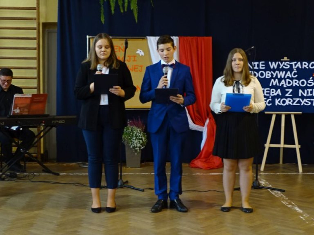 Dzień Edukacji Narodowej w LO w Komarówce Podl. - zdjęcia